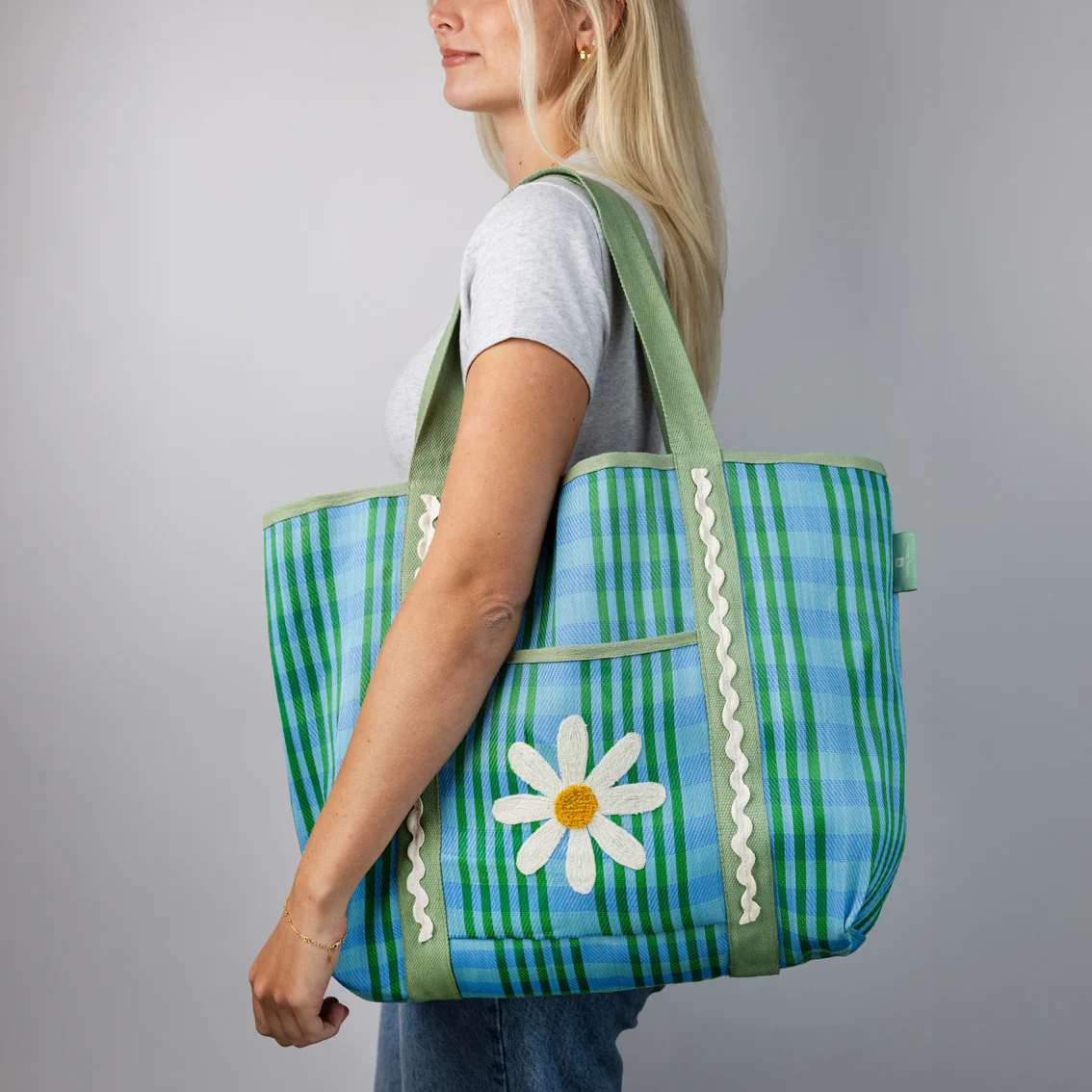 Bon Appetit Daisy Tote Bag (Recycled Plastic) - Image 4