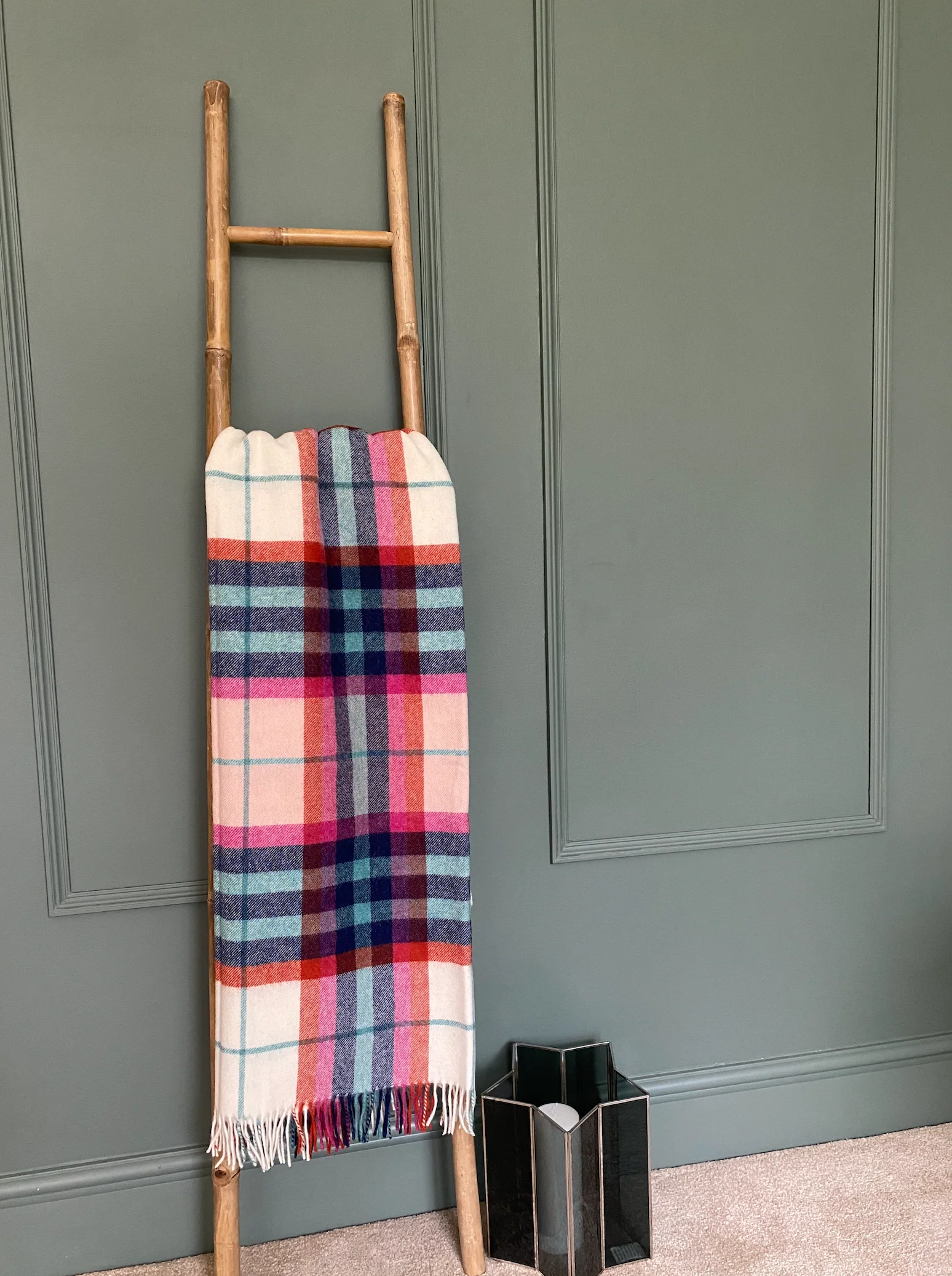 Bronte By Moon Falmouth Shetland Wool Throw, Ivory/ Red - Image 5