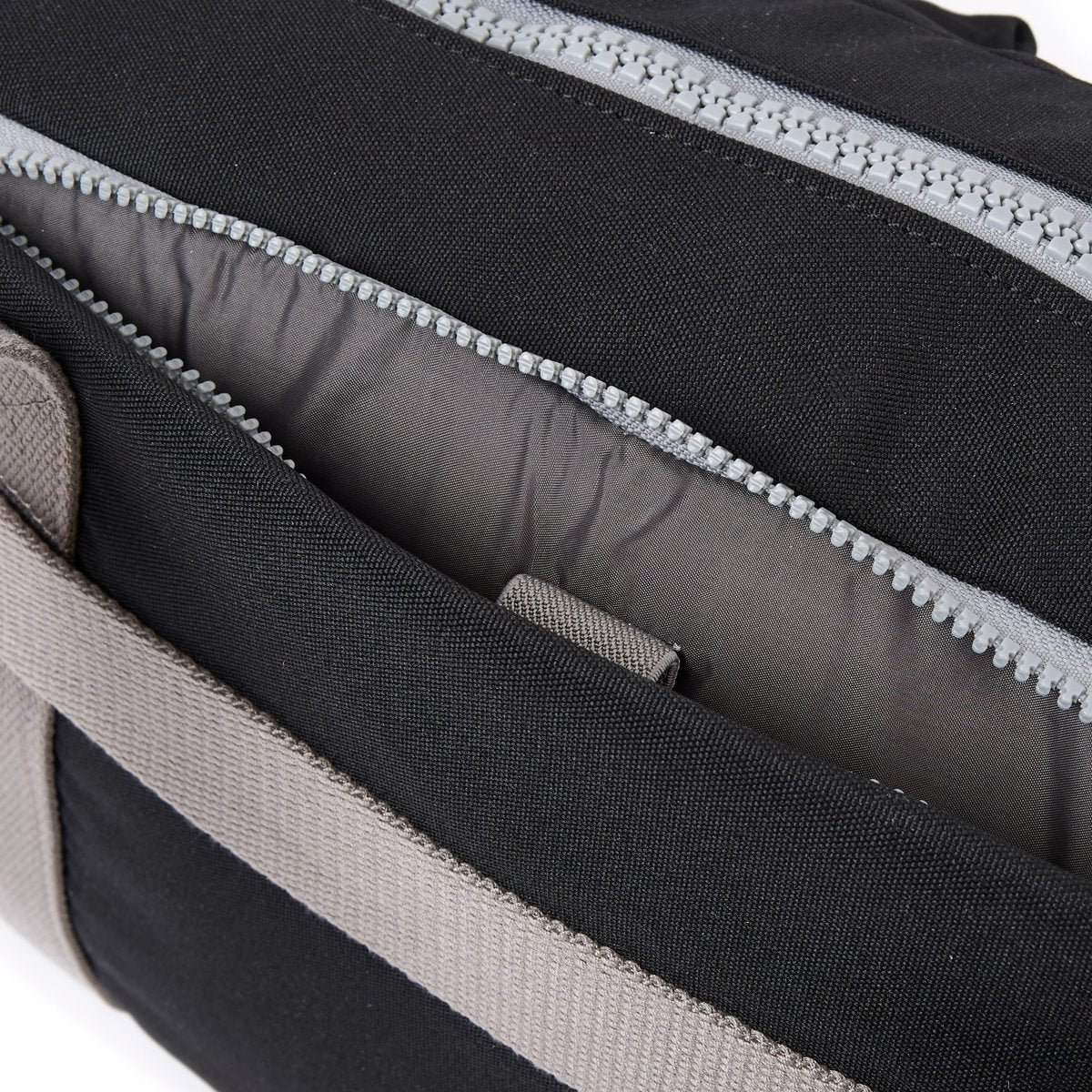 Roka London Gatwick Duffel Bag, Ash (Recycled Canvas) - Image 6