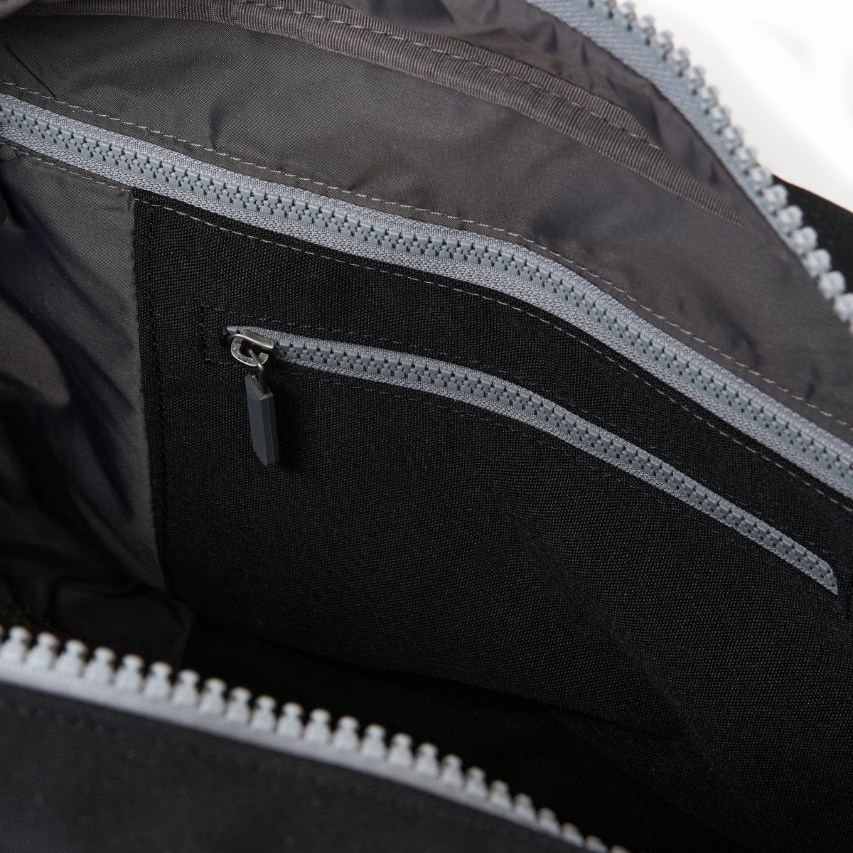 Roka London Gatwick Duffel Bag, Ash (Recycled Canvas) - Image 8