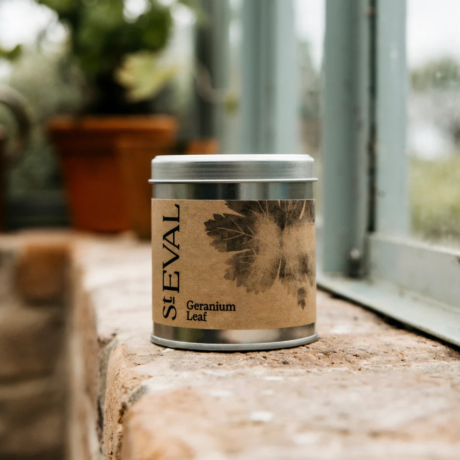 St Eval Geranium Leaf Scented Tin Candle - Image 3