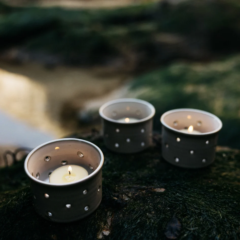 St Eval Sea Moss & Driftwood Scented Tealights, (Set Of 9) - Image 3