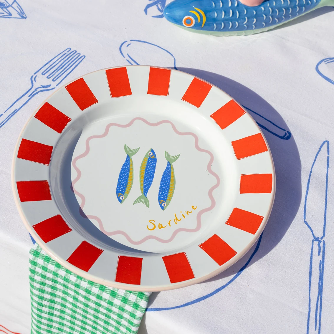 Talking Tables Bon Appetit Fish Enamel Dinner Plate, (25CM) - Image 2