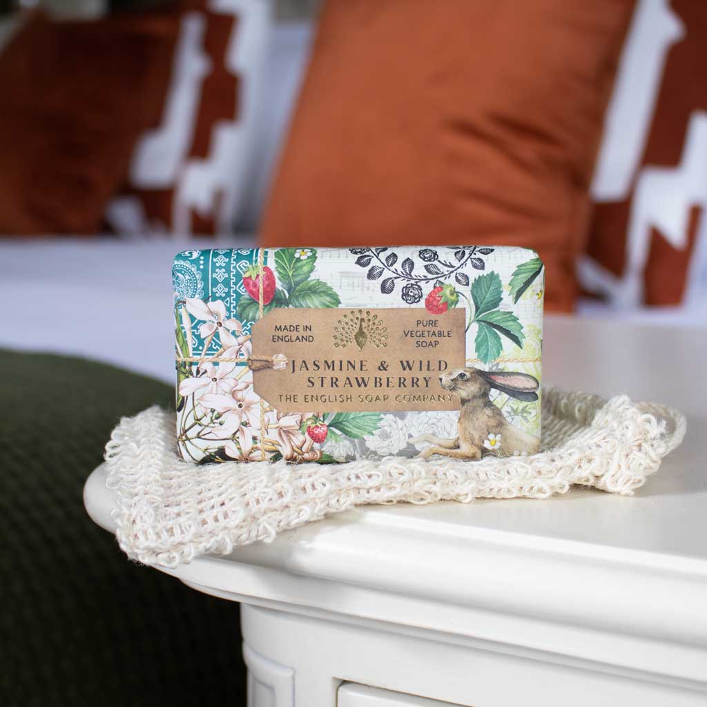 The English Soap Company Anniversary, Jasmine & Wild Strawberry Soap - Image 3