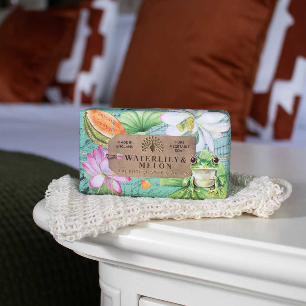 The English Soap Company Anniversary, Waterlily & Melon  Soap - Image 3