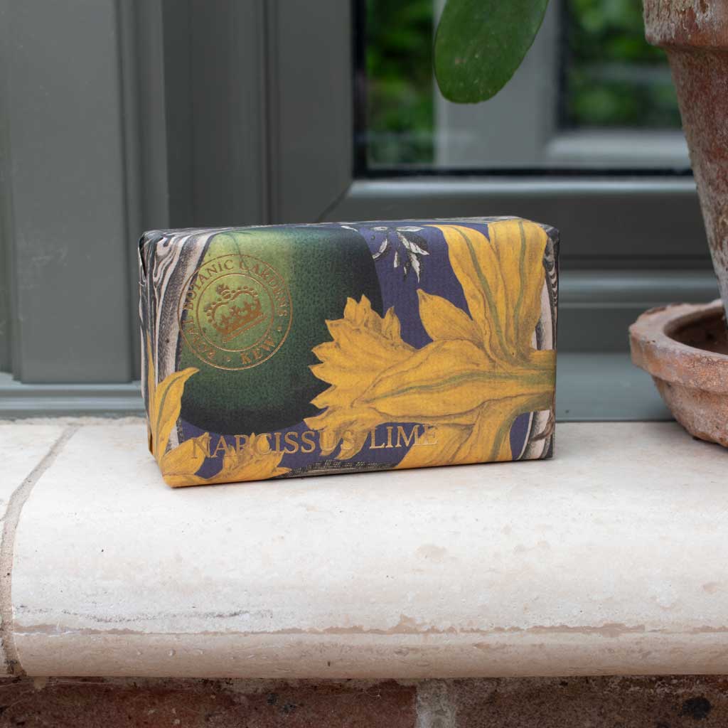 The English Soap Company Kew Gardens, Narcissus Lime Soap - Image 3