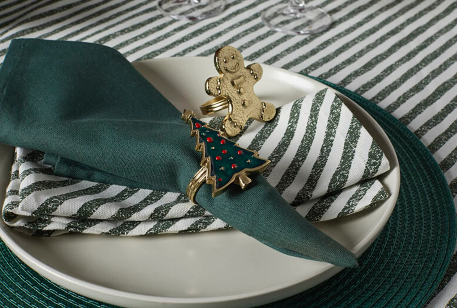 Walton & Co Candy Cane Tablecloth, Green - Image 4