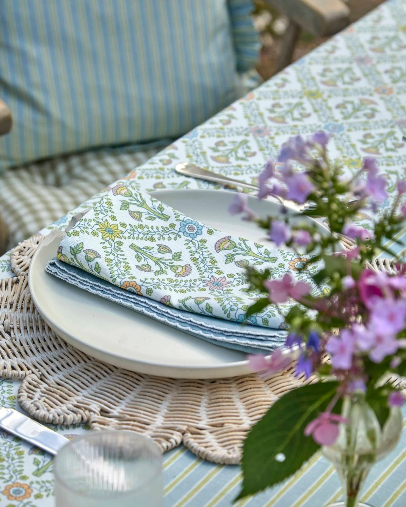Walton & Co Trellis Cotton Tablecloth - Image 3