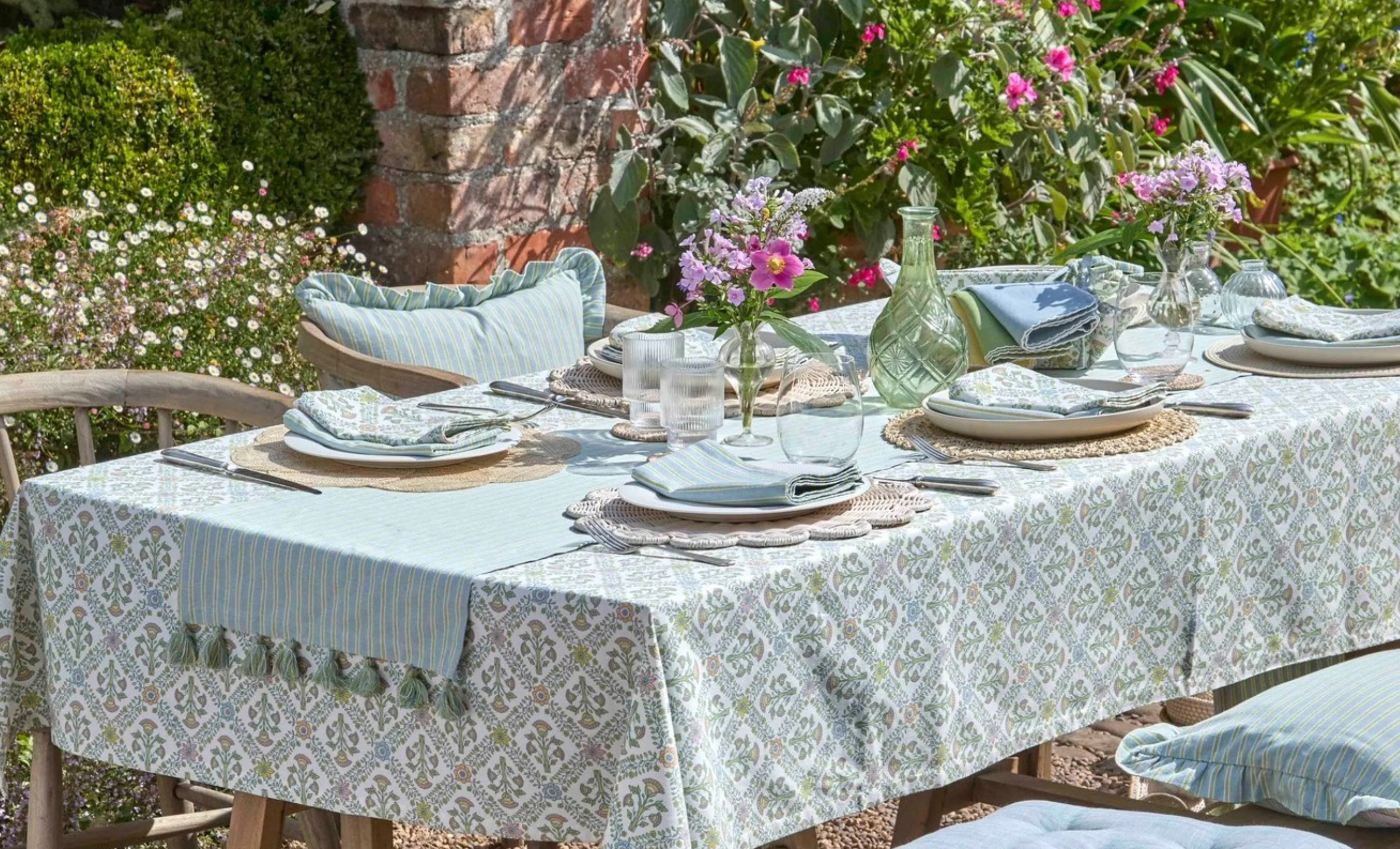Walton & Co Trellis Cotton Tablecloth - Image 4