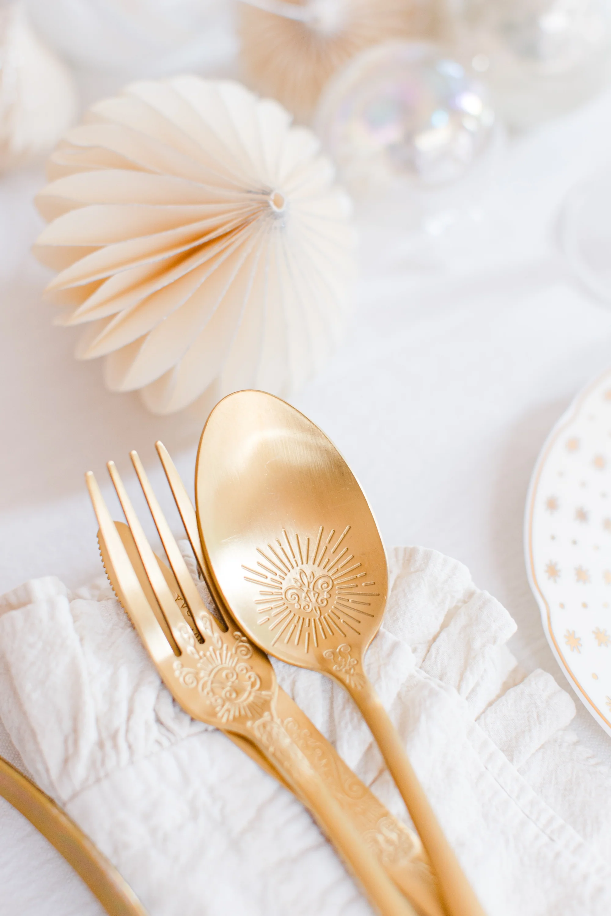 Yvonne Ellen Gold Cutlery Set (16 Pieces) - Image 5